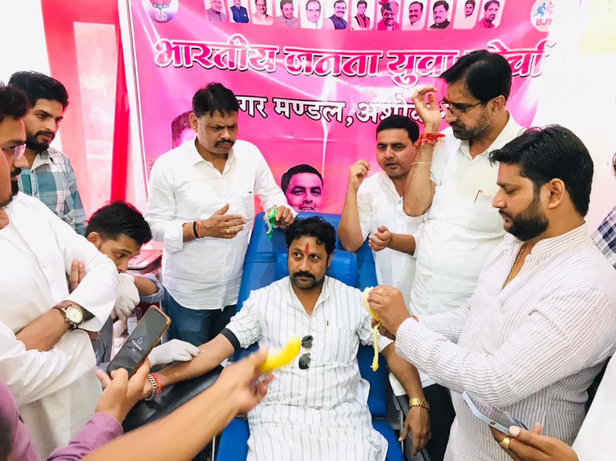 manojsharma_bjp's tweet photo. दीजिये मौका अपने खून को किसी की रगों में बहने का, यही लाजवाब तरीका है कई जिस्मों में जिंदा रहने का।
 आज यशस्वी प्रधानमंत्री श्री@narendramodi  जी के जन्म दिवस के उपलक्ष में युवा मोर्चा अशोकनगर द्वारा रक्तदान शिविर में रक्तदान किया। 
@BJP4MP @vdsharmabjp @JM_Scindia https://t.co/h3xuVW9la1