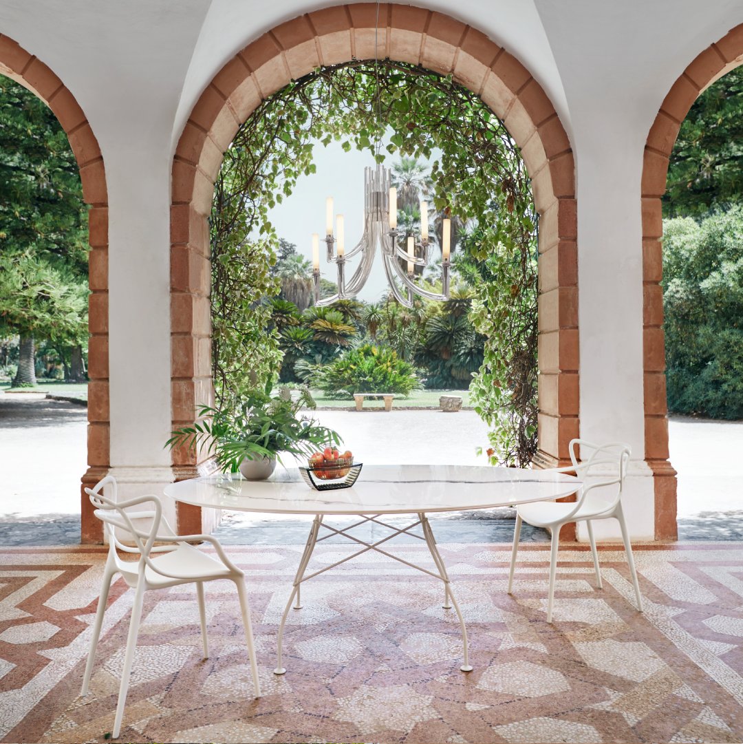 The arcade frames the Glossy Table, the Masters chairs and the new Khan chandelier in a warm and familiar atmosphere, enjoying the beauty of Villa Tasca park, one of Sicily's most emblematic Victorian-era Romantic gardens. #Kartell #kartelllovestheplanet #kartellwander