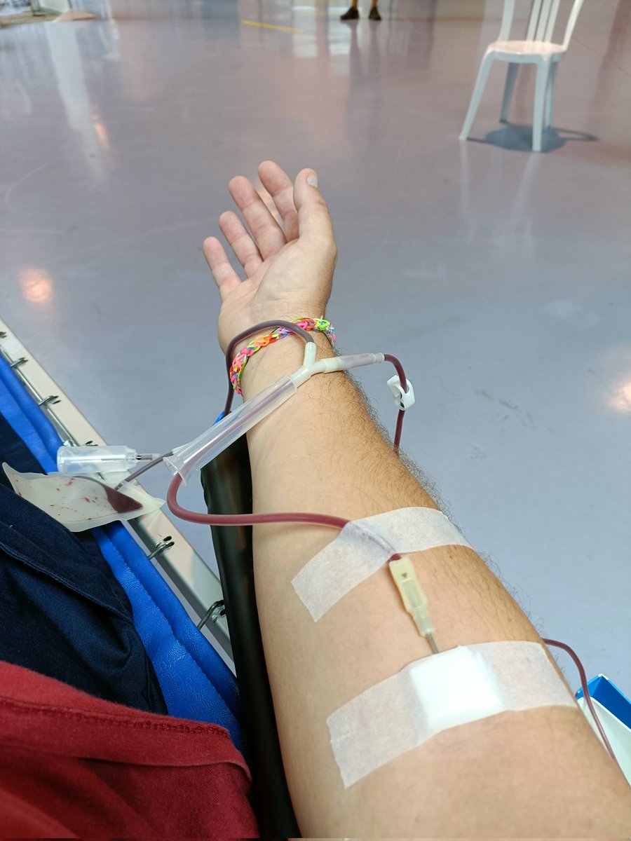marc_river's tweet photo. Entre festa i festa de #SantaTecla700 , no costa res fer una paradeta i donar sang en la #MsangTGN .
#viuifesviure https://t.co/ISfSaGU9sM