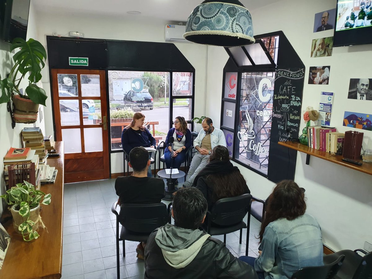 titimonaco's tweet photo. 💥👇Ayer en el conversatorio presencial y transmitido por youtube en la sede de la ong #CEDIR, sobre Cómo construir escuelas sin discriminación, donde debatimos los desafíos de la instituciones educativas ante el acoso y ciberacoso escolar, ... https://t.co/Xy8eeAtTSC