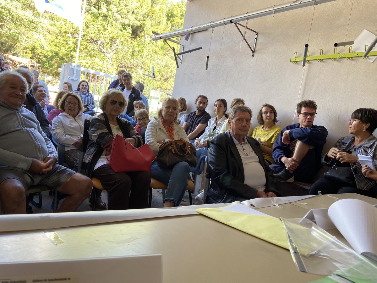 Ce matin AG du CIQ de Callelongue  où je représentais en tant que conseillère <a href="/departement13/">Département des Bouches-du-Rhône</a> la présidente <a href="/MartineVassal/">Martine Vassal</a> . De nombreux sujets abordés ▶️ la fréquentation du <a href="/ParcCalanques/">Parc national des Calanques</a>  <a href="/GaelleBerthaud/">Gaëlle Berthaud</a>, la ? de desserte par le bus de la calanque, les sujets de propreté....