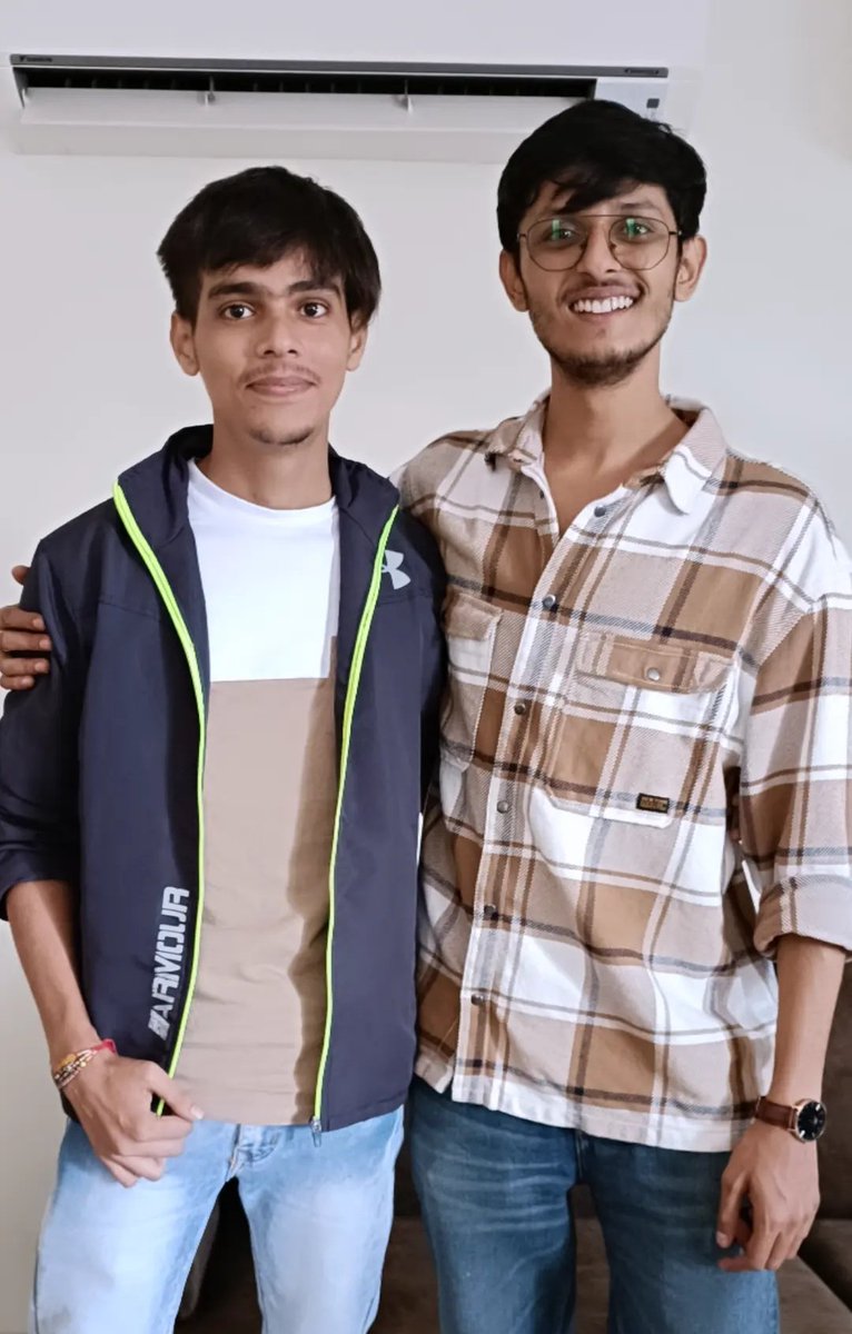 deveshmishra__'s tweet photo. Meet Anubhav Dubey, who quit the IAS dream to open a tea shop business that now has a turnover of Rs 100 crore  a very energetic person 
Founder of @chaisuttabar 
It's a great meeting with @tbhAnubhav bhai
#chaisuttabarindia https://t.co/quEVk8NdiX
