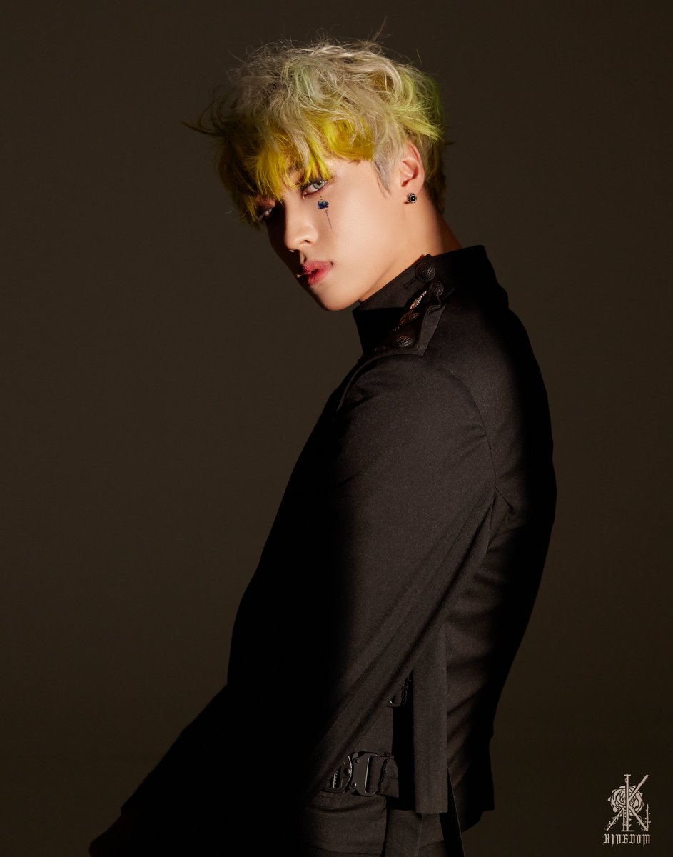 TheKingDom_GF's tweet photo. [👑]
KINGDOM 5TH MINI ALBUM 'History Of Kingdom : PartⅤ. Louis'  INDIVIDUAL CONCEPT PHOTO (Mirror ver.)

#ARTHUR #아서 
#KINGDOM #킹덤 https://t.co/u6j6o19XLJ