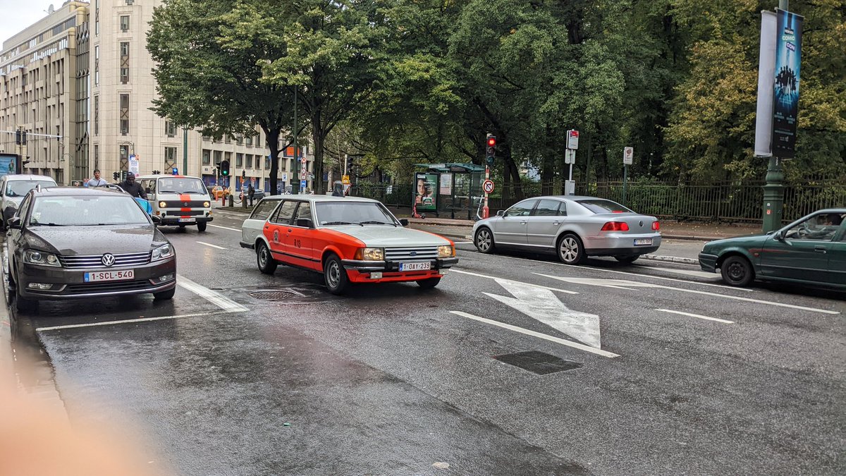 CSkentelbery's tweet image. Exceptionally cool emergency response vehicle convoy in Brussels.