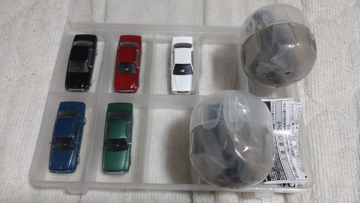 nyamacchi's tweet image. 本日ガチャ７回回してグリニッシュシルバー以外の色が揃いましたわ。
ちなみに黒が２台余っておりますがジュース代程度かグリニッシュシルバーと交換で欲しい方いらっしゃいますかなん？(FFの直渡し限定)
#初代シーマ
#FPAY31