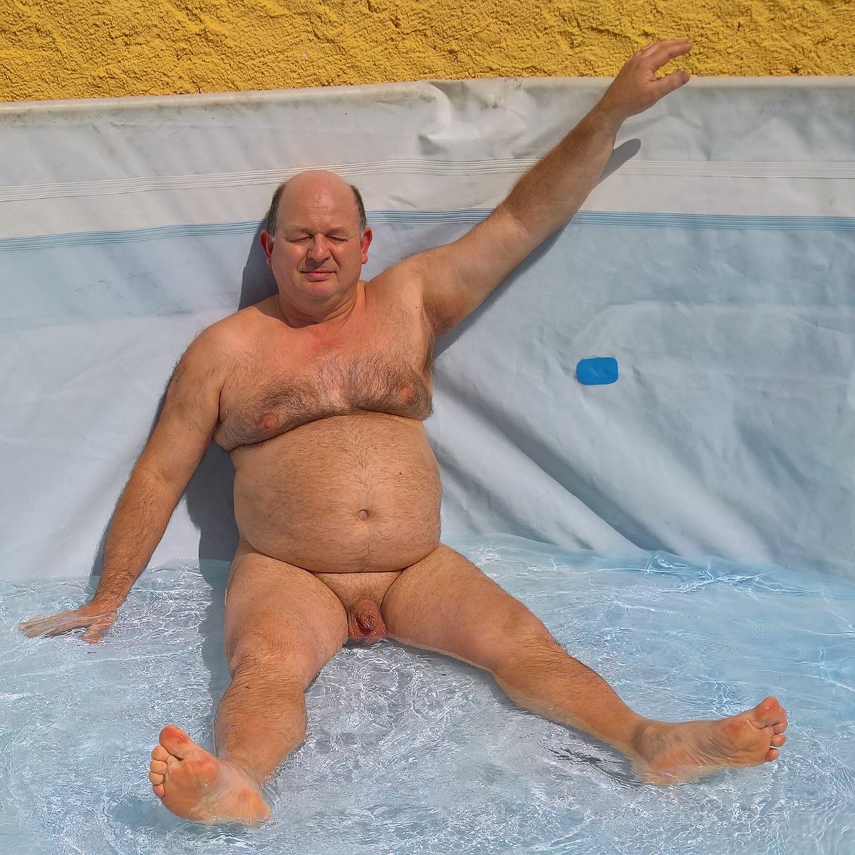 David56187268's tweet photo. Nude pool day #cock #maturegay #belly #PoolTime https://t.co/HXrCDun5H8