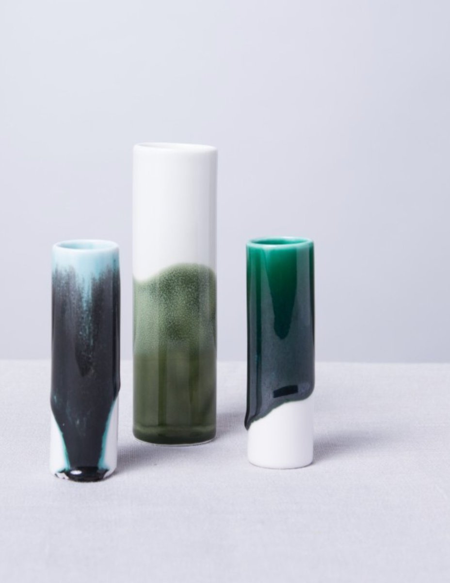 Céramiques de Reiko Kaneko, céramiste, designer et éducatrice basée à Londres. Elle travaille à différentes échelles dans une gamme de typologies, concevant à la fois des produits pour la fabrication et des pièces sur mesure pour des projets commandés 🕯️

#materia #materiasake