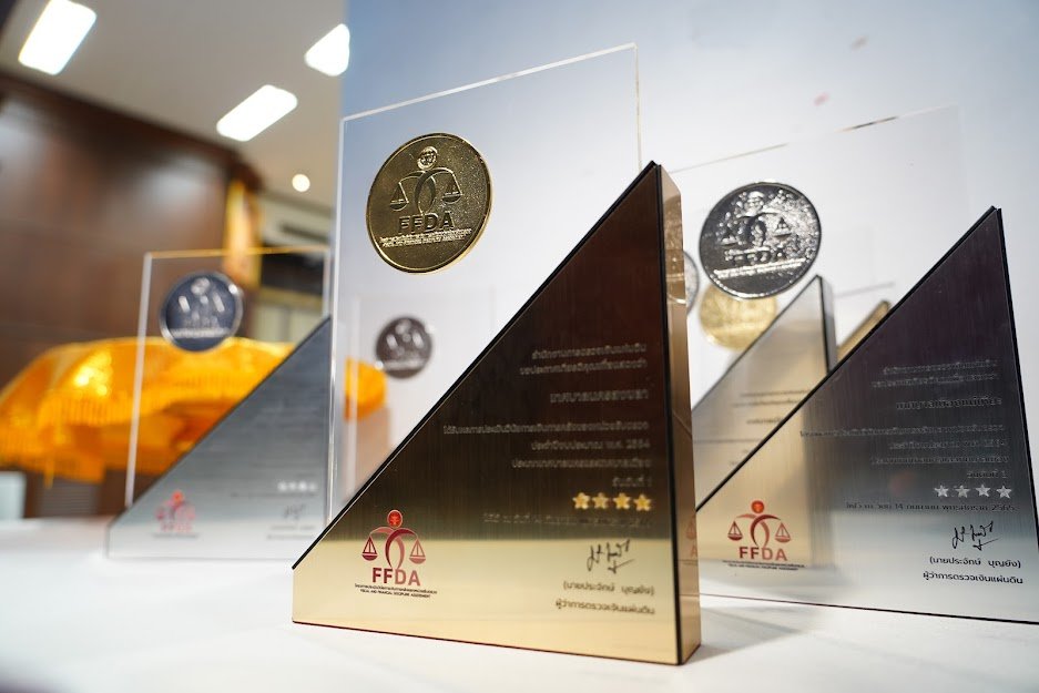 StateauditThai's tweet photo. Congratulations to 10 local entities,the winners of FFDA award🏆
To implement #ฺBangkokDeclaration Ch1 #goodgovernance& #MoscowDeclaration into concrete action,we carried out,Fiscal & Financial #Disciplines Assessment,#NonAuditProduct,beside audit work.
🔗https://t.co/JG9Q4QZP2Y https://t.co/JaFBrvF5aT