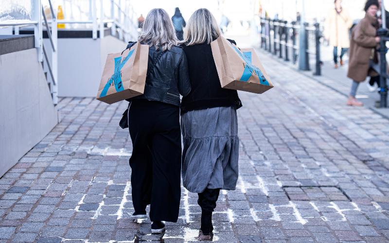 Shop for designer bargains for a good cause at the <a href="/SmartWorksHQ/">Smart Works Charity</a> pop-up shop in <a href="/CoventGardenLDN/">Covent Garden</a> ow.ly/4GbO50KFHvh