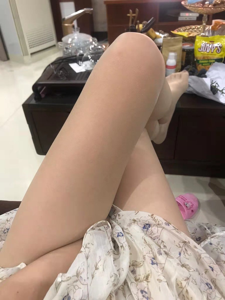 UqbGb's tweet photo. 公主终究是属于王子的 勇士的出现只不过是她的王子还没到 
#丝袜 #长腿 #人妻 #少妇  #深圳 #汕头 #惠州 #佛山 #广州 https://t.co/dTI0vHg12V