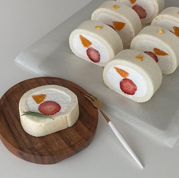 300moods's tweet image. strawberry desserts 🍓