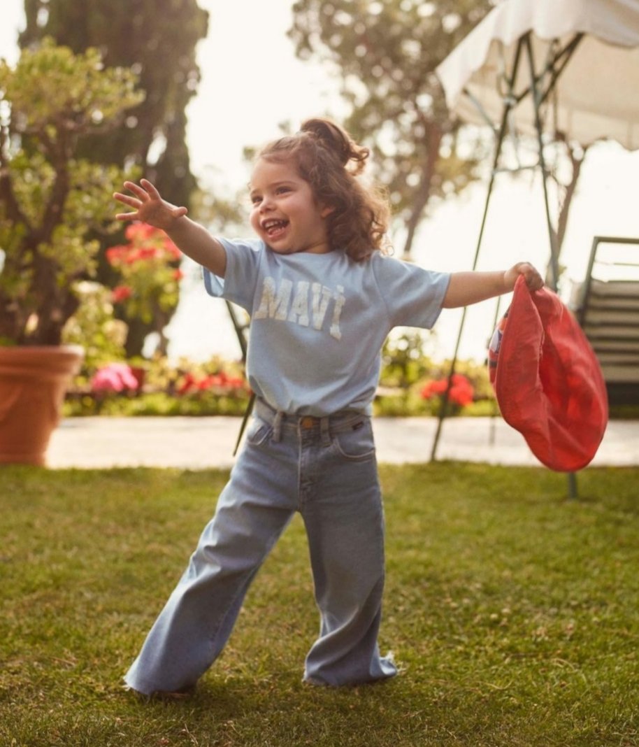 Anneni kanserden kaybedip kızına onun adını veriyorsun ve kızın da kanser oluyor... Aylin Mavi, dualarımız seninle küçük savaşçı💕 #Mavi