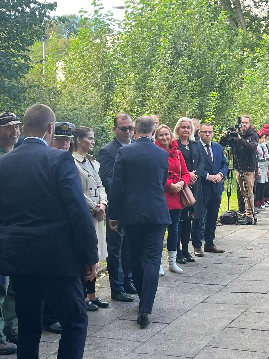 Wraz z <a href="/prezydentpl/">Kancelaria Prezydenta RP</a> <a href="/AndrzejDuda/">Andrzej Duda</a> uczciliśmy w Gdyni pomordowanych Polaków przez rosyjskiego agresora