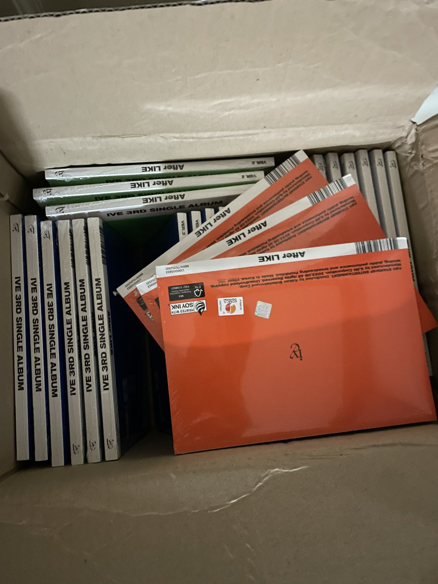 AutumnkshopPH's tweet image. ALBUM GIVEAWAY 🤯💥

LIKE &amp;amp; RT + FOLLOW ME 🔔