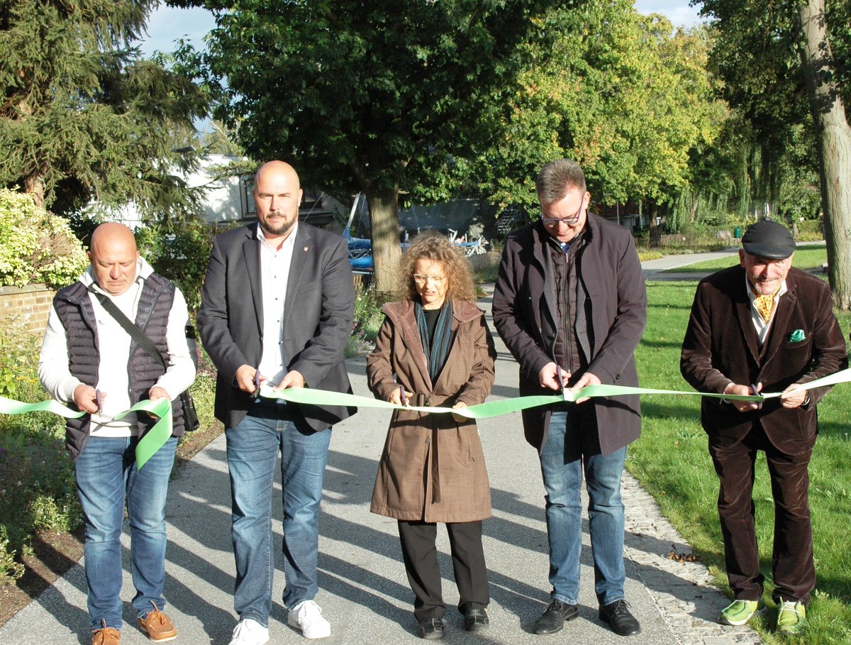 muhde10's tweet photo. Der erste Schritt ist getan
Der erste Teil des ökologischen #Umbaus der Grünanlage #Scharfe #Lanke im #Spandauer Ortsteil #Wilhelmstadt ist geschafft. https://t.co/unSEVU5vT6 https://t.co/vpS3bBDZTN