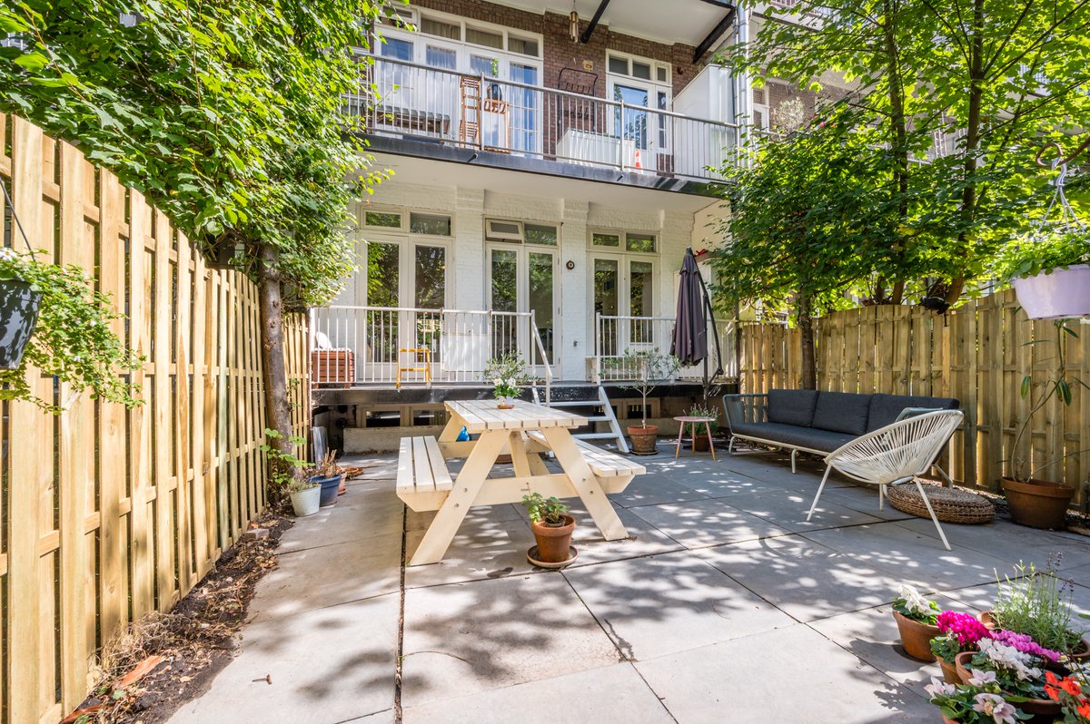 TIPMakelaar's tweet photo. Nieuw in #verkoop aan de #Warmondstraat in #Amsterdam. #Appartement met #tuin gelegen in de #Hoofddorppleinbuurt. Ca. 112 m2 met #tuinhuis. https://t.co/0hmHqLFMxj #Makelaar #Funda #tekoop #Realestate https://t.co/NqvLMq6RQf