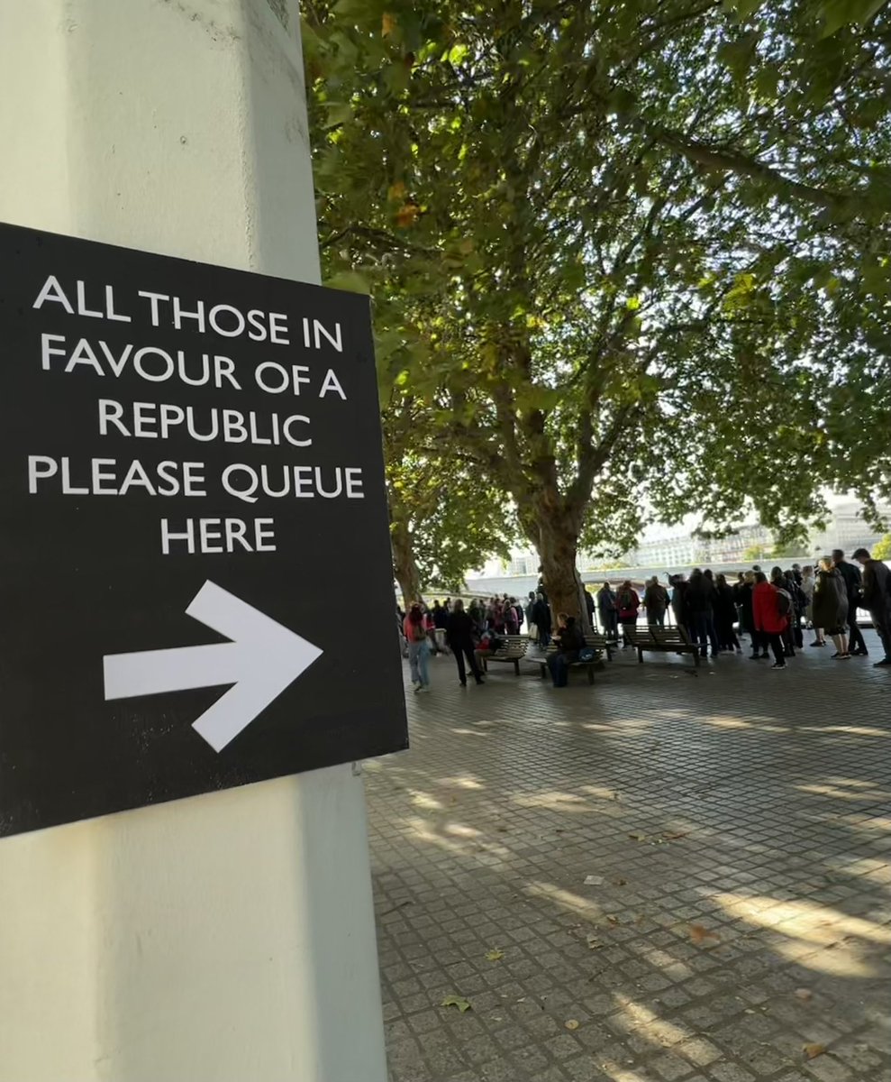 DeDomenici's tweet image. #TheQueue
#GodSaveTheQueue