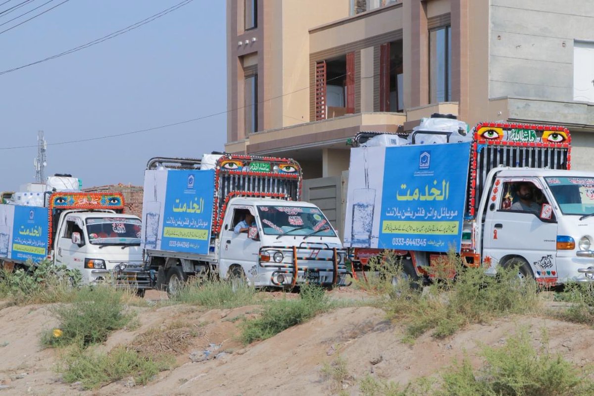 Alinanasir01's tweet photo. Rajanpur—President Alkhidmat Abdul Shakoor visited flood affected areas and distributed tents and clean water among the affectees. He keenly observed the arrangements at Alkhidmat relief camps and showed his satisfaction. #AlkhidmatFloodResponse https://t.co/E5VLRDnOEJ