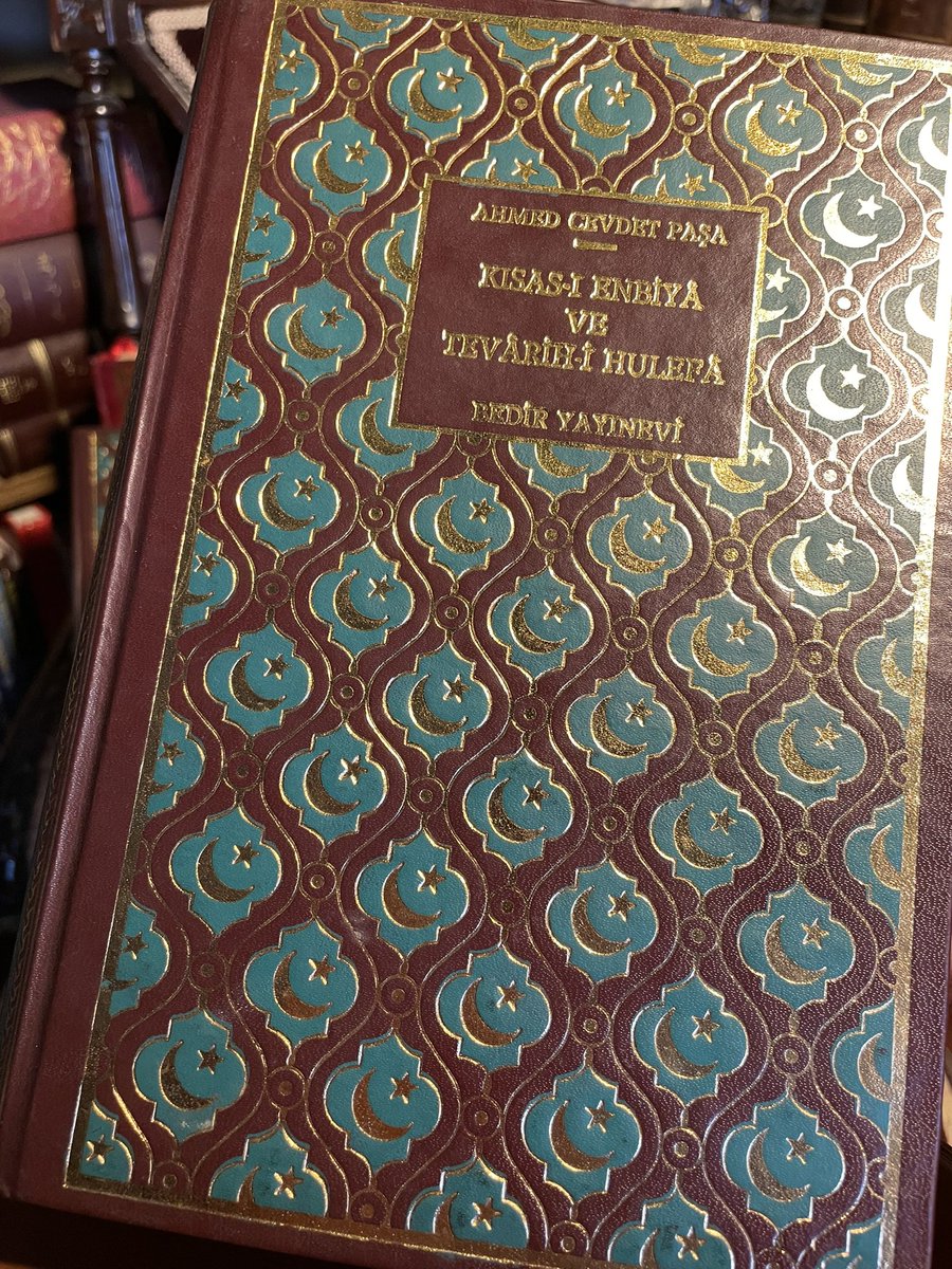 osmanlicasahaf's tweet photo. Zevk-i selim sahibi bir zât varsa işin başında işte böyle güzel ciltler çıkıyor ortaya…M. Şevket Eygi’ye rahmetle…
#kitap #ciltsanatı #mehmetşevketeygi #zevkiselim https://t.co/4Xzuqku0Eg