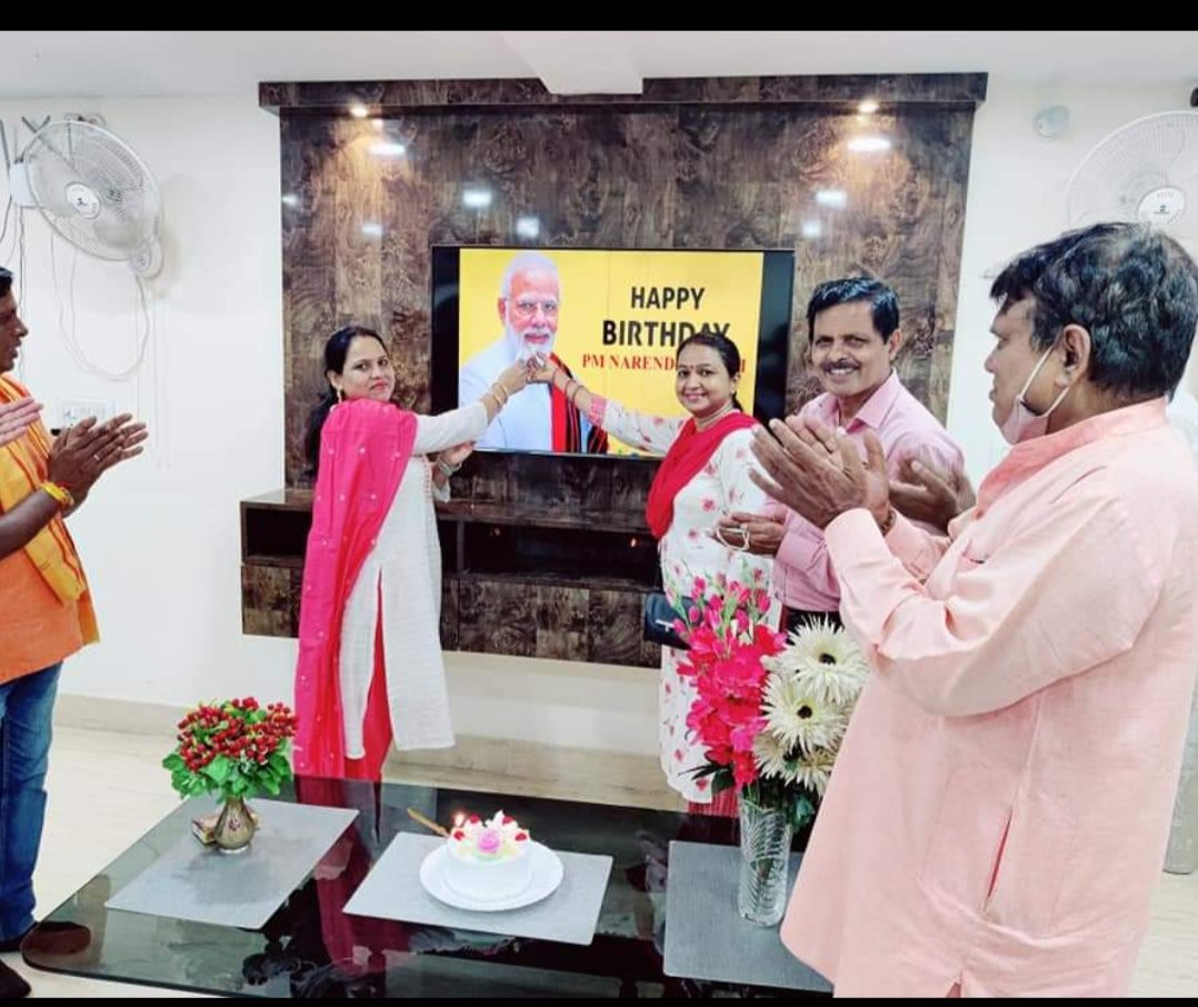 ShivChandraMa11's tweet photo. मोदी जी की जन्मदिन की बहुत बहुत शुभकामनाएं और बधाई।मोदी जी देश के लिए बहुत जरूरी है। https://t.co/qOh7QXcFdG