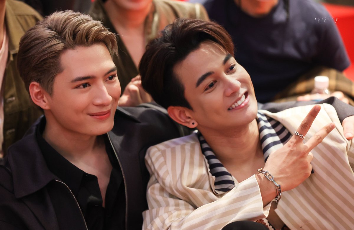 everyday__youu's tweet photo. วันนี้อีก 1 รอบ เต็มที่ไปเรยนะคร้าบ ชายเล็ก ชายสี่ 💕

#ลิขิตรักชิงบัลลังก์
#KristPerawat
#gunnapat23 https://t.co/3KogYyc1ek