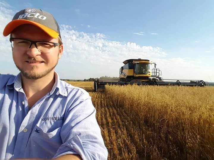 ParlamentoAgro's tweet photo. Hoy amanecimos con una triste noticia. Todo el agro está de luto. Nuevamente el odio de cierta gente se lleva la vida de un agricultor. Lamentamos informar el asesinato del amigo Vianey Scholl. Esperamos que la justicia haga su trabajo. @MinPublicoPy @MaritoAbdo @fidelzavalapy https://t.co/PpQYdYu3U1