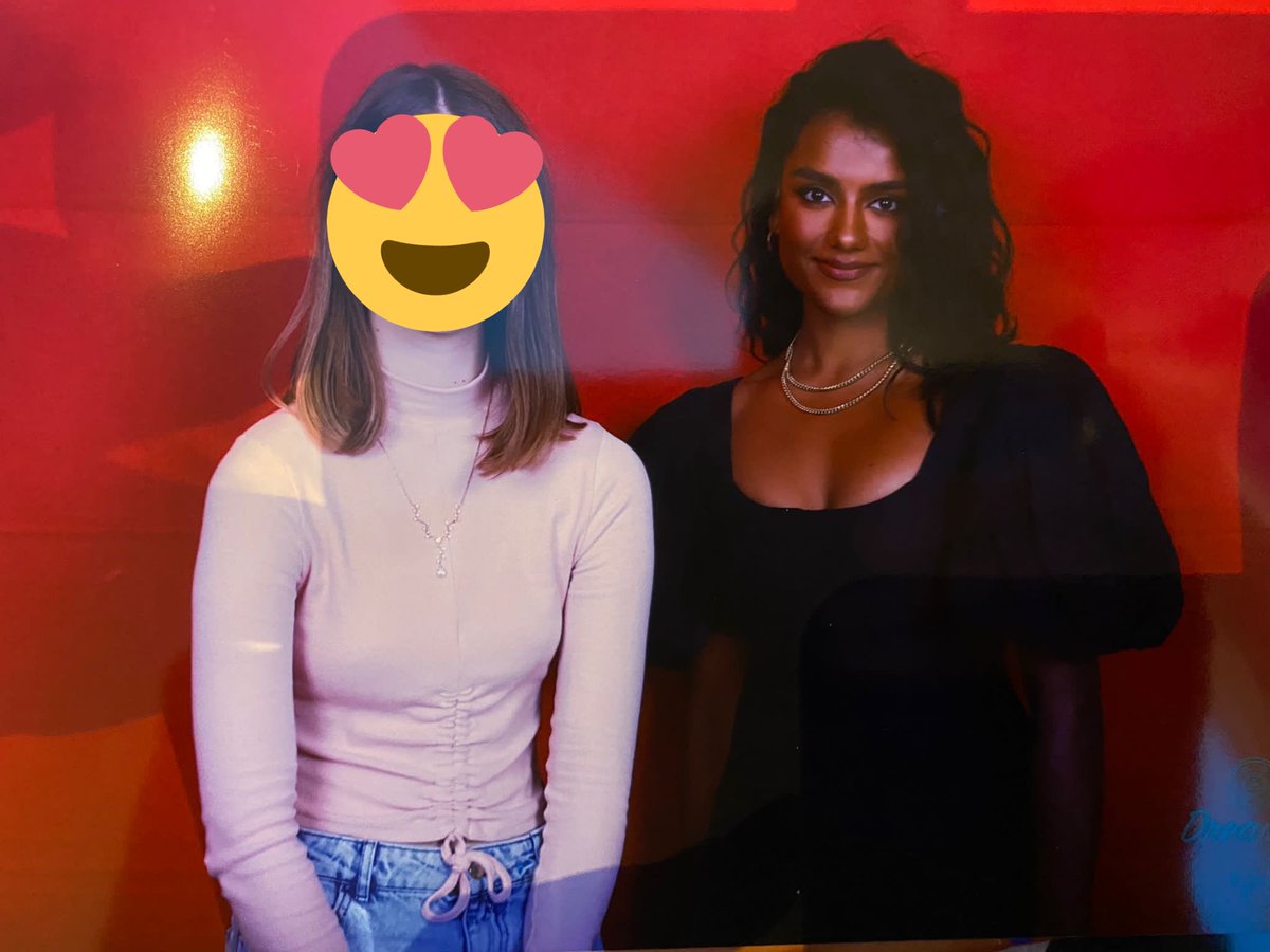 s o p h i e 🐝💐💞 tweet media