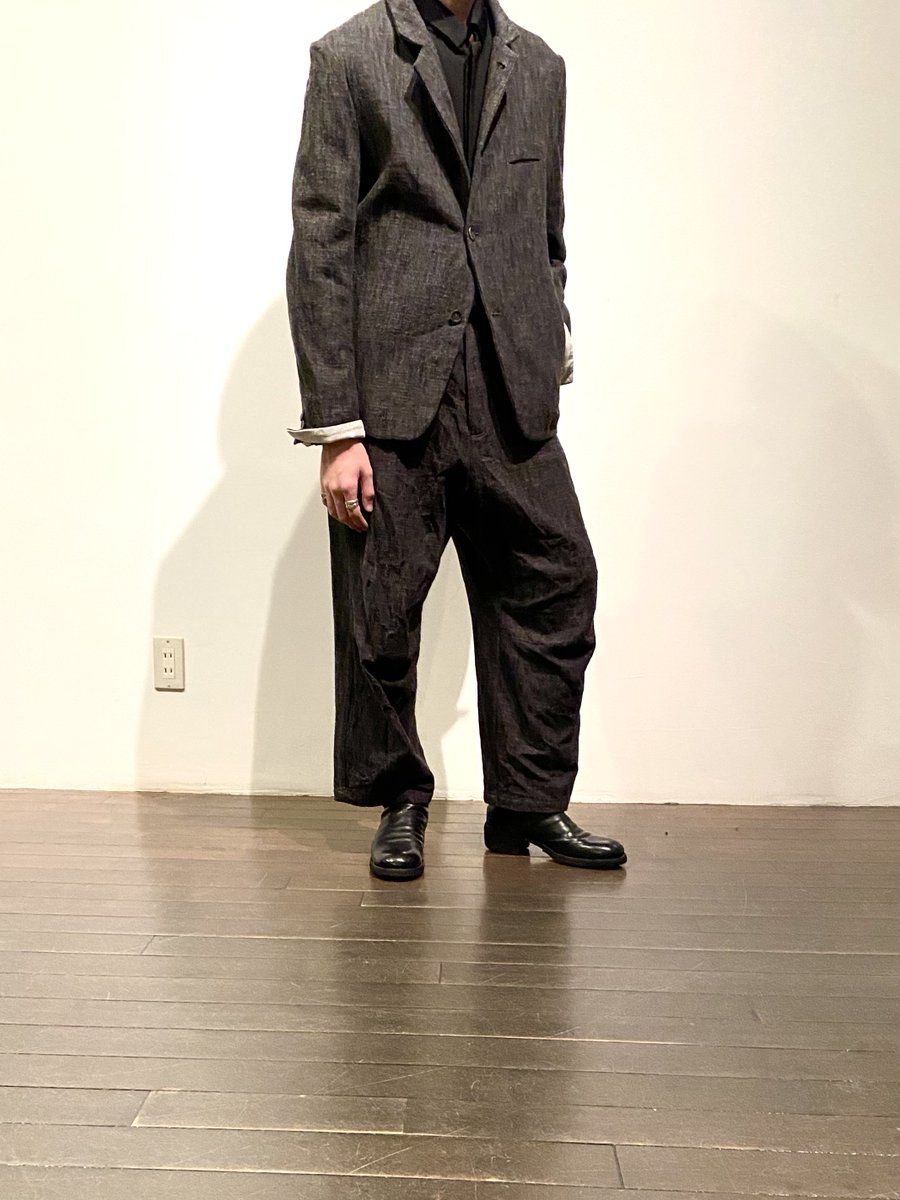 ANNASTESIA_FAS's tweet photo. < forme3'3204322896 2022-23 Autumn Winter Collection >
立体裁断で作成されたショートジャケット。オリジナルのバランス感覚でコーディネートを組む楽しみ方はいかがでしょう。
https://t.co/Uya9LmaXsi
#formedexpression
#フォルムデエクスプレッション https://t.co/3utweERM8N