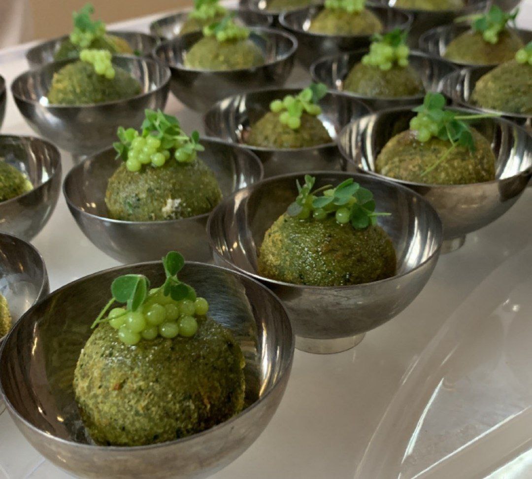 stem4girlsbr's tweet photo. Alô @zecapagodinho vc sabe o que é caviar vegano? Ou nunca viu nem ouviu e só ouve falar? 😂🎤
Aqui no #HacktownSRS tem degustação no espaço de Gastronomia Aplicada do @senacminas cola com nóix https://t.co/yr9qRGvc2S