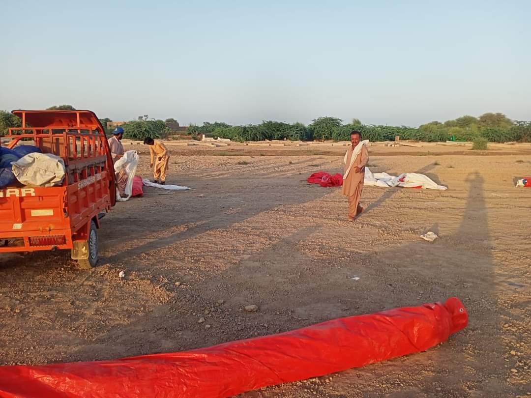 SalmanKhushboo's tweet photo. Alkhidmat volunteers busying in making rent City for flood affected families 
Donate to @AlkhidmatOrg 
#AlkhidmatFloodResponse https://t.co/FB7Pt7ZtlN