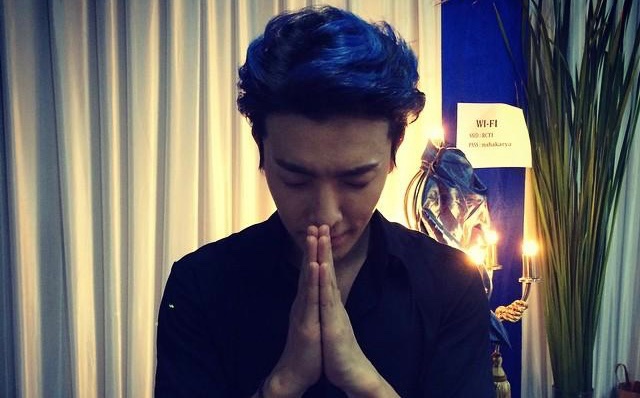 celestial_hae's tweet photo. never ending saga of lee donghae sharing concert venue WiFi passwords~😂🖤 https://t.co/9Z69PKKYbH