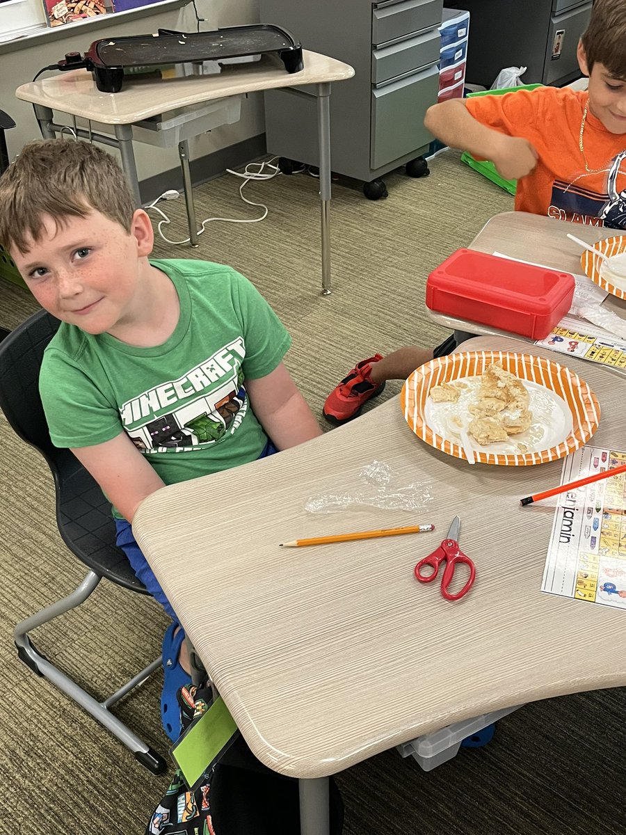 ᗷETᔕY KᑎIGᕼT tweet media