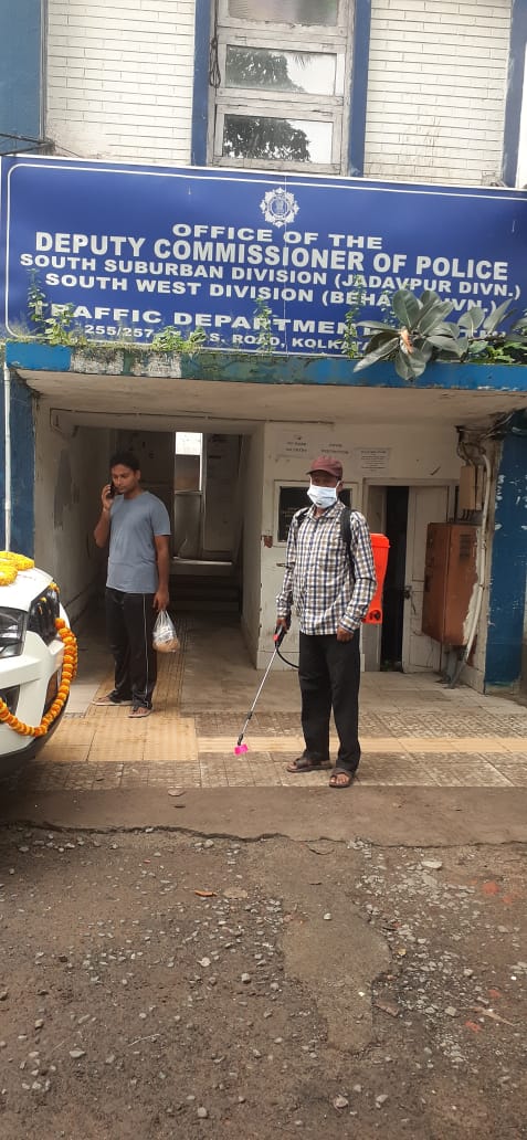 Every day &amp; every public premises are being regularly sanitized by our disinfectant team to ensure your safety..Maintain Healthy Norms..
#WeCareWeDare
Today, 17/09/22, our disinfectant team has duly disinfected a large arena of South West Division, SWD..
<a href="/CPKolkata/">CP Kolkata</a>
<a href="/KolkataPolice/">Kolkata Police</a>