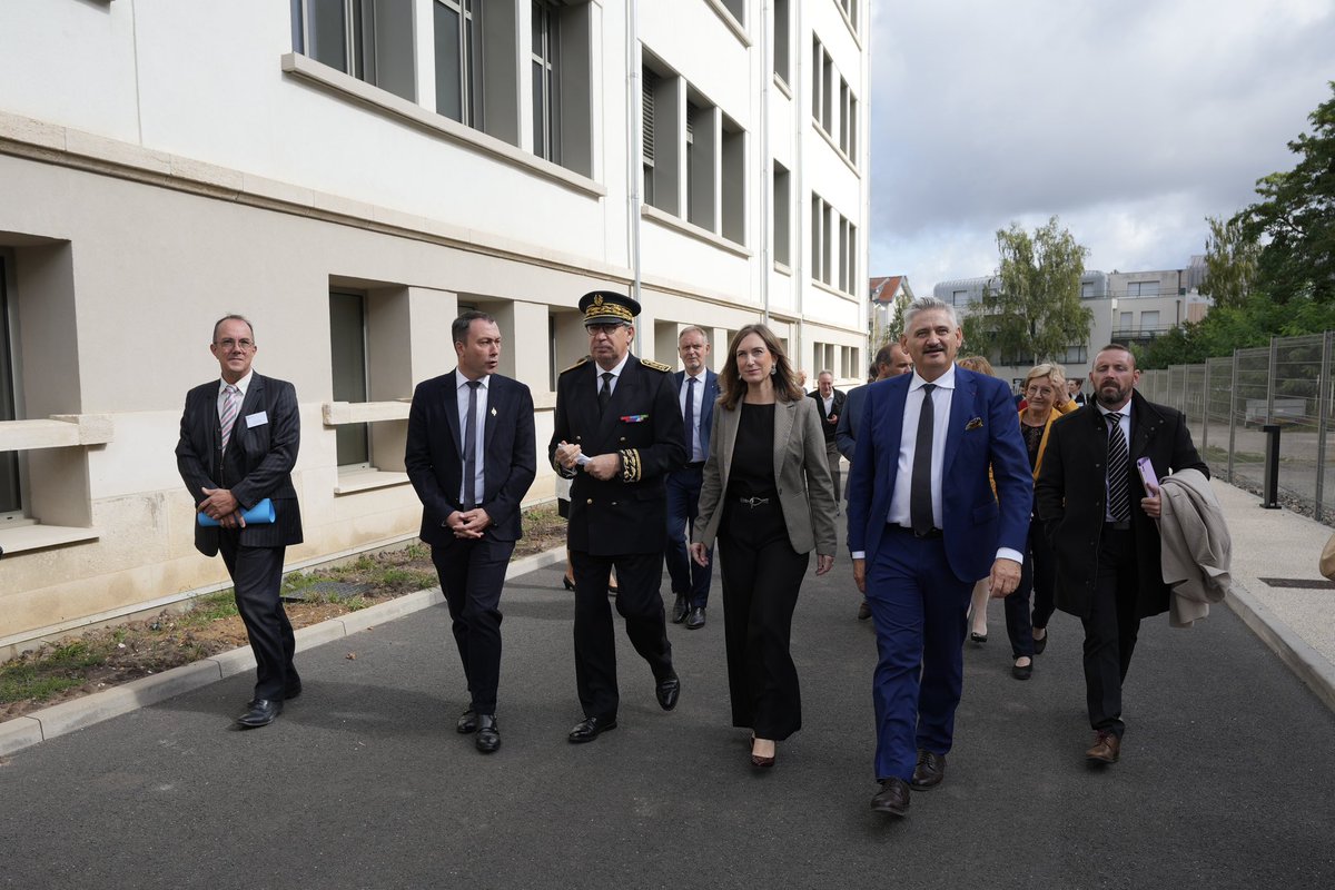 ✂️Le nouveau site du rectorat a été inauguré ce samedi matin par la ministre <a href="/CGrandjean_/">Carole Grandjean</a> avec le recteur <a href="/RLaganier/">Richard Laganier</a>. Un bâtiment moderne qui regroupe l’ensemble des services académiques nancéiens, à découvrir ce week-end lors des #JEP2022