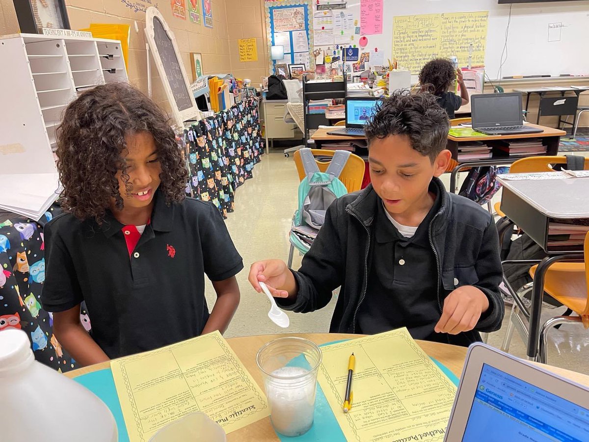 RossiElementary's tweet photo. Students in Mrs. Cristelli’s science classes had a great time working in groups today as they followed the steps of the Scientific Method. They asked questions, made predictions, collected data and got some surprise outcomes in their “Dancing Raisins” experiment. 🧪👩‍🔬🥼 #STEM https://t.co/z73jxGSC6L