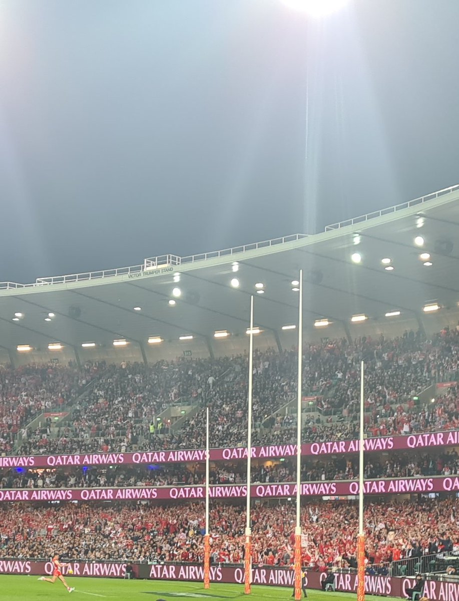 paulbatfay's tweet photo. Off to the grand final! #bloods ❤️🤍 https://t.co/ntYcwbj85e