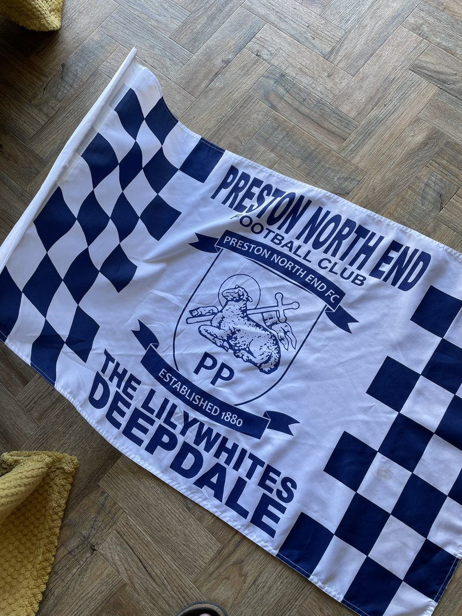 anniedevey's tweet photo. Grandad passed the flag on to the newest @pnefc fan “it’s 30 years old this, it came to Wembley! Look after it!”  @jDevey keep your eyes peeled today for it! #pne https://t.co/7SWFFuwuMx