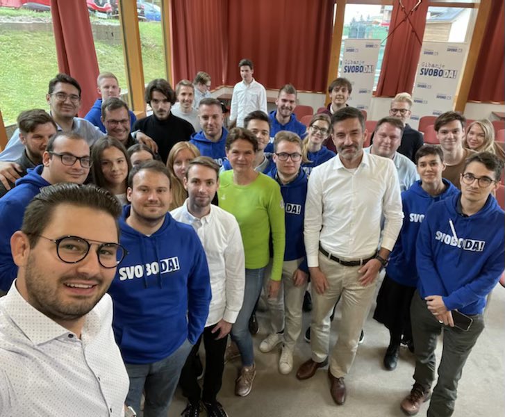 Na mladih 🌍 stoji.  
Z njimi sem delila pogled na bolj zeleno prihodnost. 🙌  @Gibanje_Svoboda #prihodnost #mladi