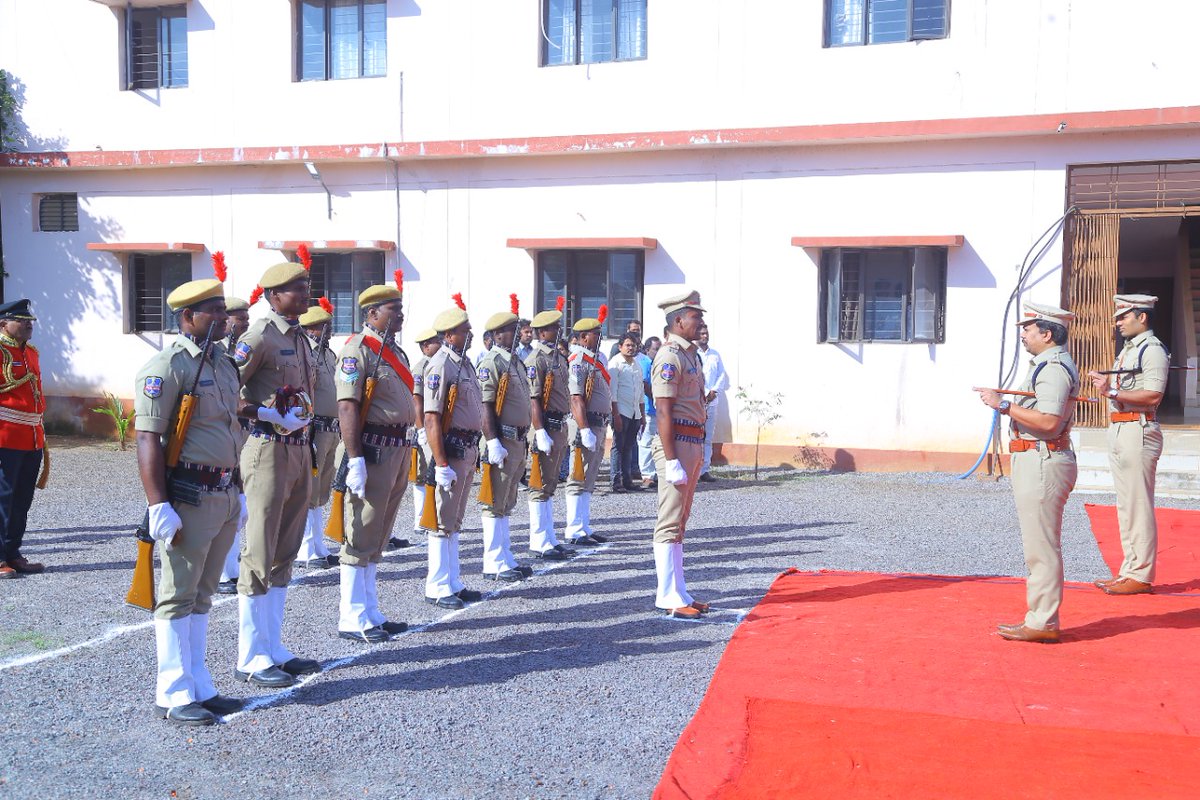 MuluguSP's tweet photo. On the Occasion of Telangana National Integration Day hosted National Flag by Mulugu SP Sri Sangramsingh G.Patil,IPS.@TelanganaDGP @sdpomulugu @AEturnagaram @TelanganaCOPs https://t.co/axdpHbPnQ9