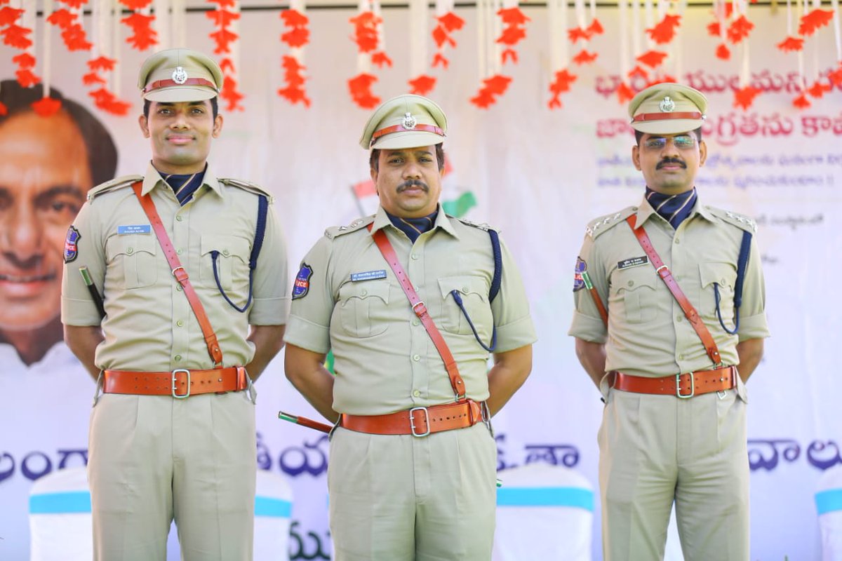 MuluguSP's tweet photo. On the Occasion of Telangana National Integration Day hosted National Flag by Mulugu SP Sri Sangramsingh G.Patil,IPS.@TelanganaDGP @sdpomulugu @AEturnagaram @TelanganaCOPs https://t.co/axdpHbPnQ9