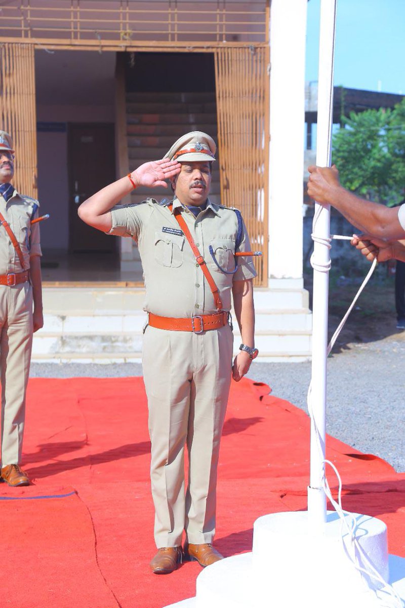 MuluguSP's tweet photo. On the Occasion of Telangana National Integration Day hosted National Flag by Mulugu SP Sri Sangramsingh G.Patil,IPS.@TelanganaDGP @sdpomulugu @AEturnagaram @TelanganaCOPs https://t.co/axdpHbPnQ9