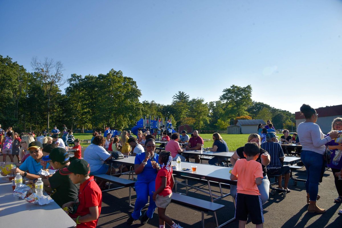 RossiElementary's tweet photo. Rossi’s Back to School BBQ was a success! Thank you to all who came and made our event one for the record books 🌭🦉📚 #rossirocks https://t.co/xE7rHnsTRR