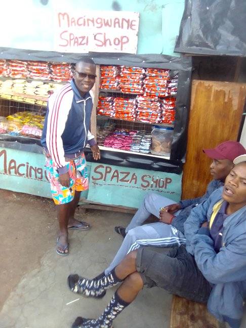 KasiEconomy's tweet photo. BEFORE VS NOW

Mdu started his spaza shop with his R350 grants, today he makes between R900 - R1000 per day 🙌🏾🙌🏾 https://t.co/ol6Ow7Qdxj