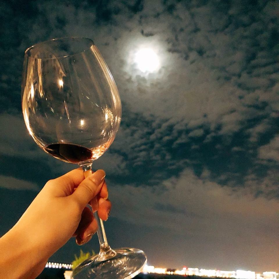 tadaydreamer's tweet photo. I think it’s important to realize you can miss something but not want it back.

#FullMoon #pov https://t.co/4OlnyjMaIR