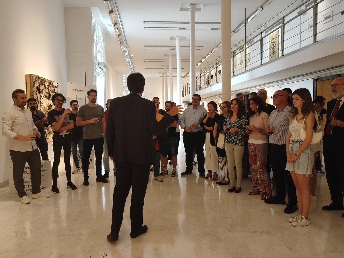 mobileweekou22's tweet photo. ✍️ Sesión vermú sobre #blockchain con @lgarvia no @CCulturalOu na #mWeekOU22 https://t.co/Ou4hUoghTy