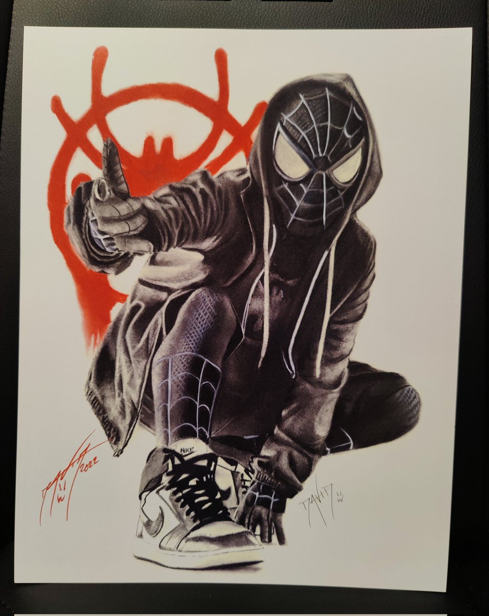 DioNosaurrr's tweet photo. Man haven't been to a Con in ages until yesterday! Just wanted to share some artwork from some amazing artists! @DSanchezArtist and @sxevenart 's who I've been following for awhile, these were 🔥🔥🔥  Hope to collect more of their work in the future! #amazingcon #marvel #starwars https://t.co/vxZ9985GcK