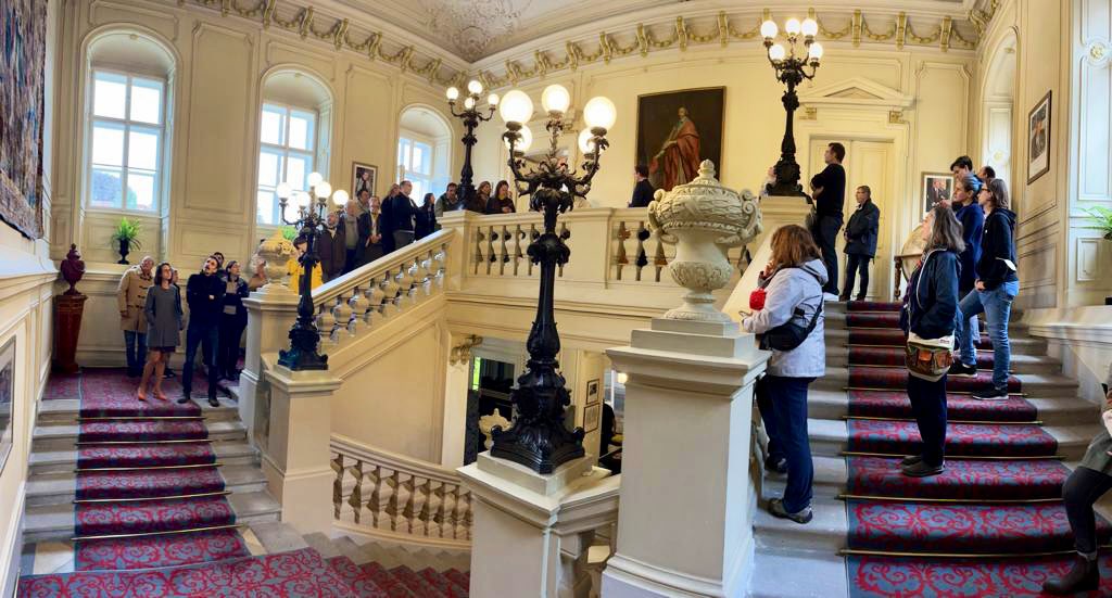 AlexisDutertre's tweet photo. 🇫🇷🇨🇿🇪🇺| #JourneesDuPatrimoine 

Avec l’équipe de l’ambassade @France_CZ, heureux d’accueillir le public venu en nombre visiter le palais Buquoy, joyau du patrimoine français à #Prague, ouvert aujourd’hui pour les #JourneesEuropeennesduPatrimoine après 18 mois de rénovations. https://t.co/zlbuJWItao