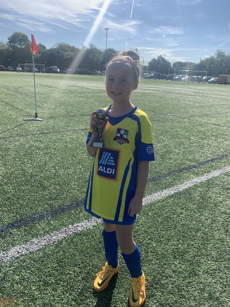 76Stephenlogan's tweet photo. First game of the season.Won 5-1, scored a goal and got player of the match.Wanted the @LucyBronze look and plays in the @kiera_walsh position. ⚽️👏🏼 @Lionesses #womensfootball  #girlsfootball #ladiesfootball #womeninsports  #lionesses  #femalefootball #girlssoccer #footballgirl https://t.co/8qlST5Qq2E