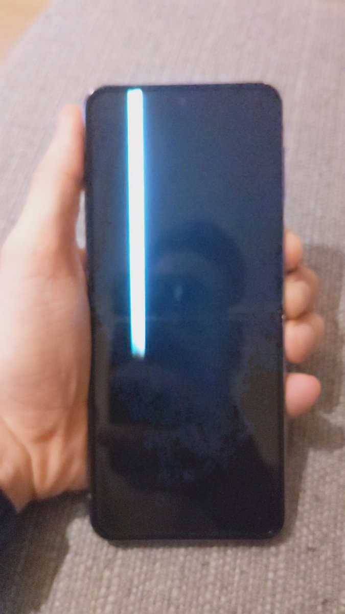 kkoehler_design's tweet photo. My experience switching from #GooglePixel4 to #GalaxyZFlip4:
+ Folding Screen
+ Much longer battery Life
+ Ultrawide Lense
- Worse picture quality
- Apps not optimized
- Sluggish animations / Feels slow
- Screen randomly "broke" after 4 weeks
- Flip4 repair not supported yet... https://t.co/i7k36hcgJW