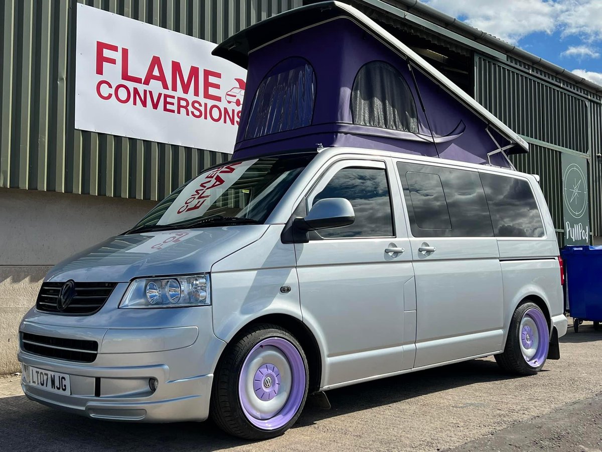 FlameConverts's tweet photo. Who says purple can't look good on a van?💜
Of course our demo van has to have the complimentary Skyline Roots Aurora fitted to add the quality overall✨
#flameconversions #poptoproof #poptopcamper #campervan #purple https://t.co/hBa5pHA0QU
